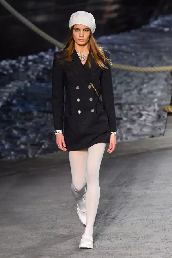 Chanel Cruise 2018/2019 Collection : Runway