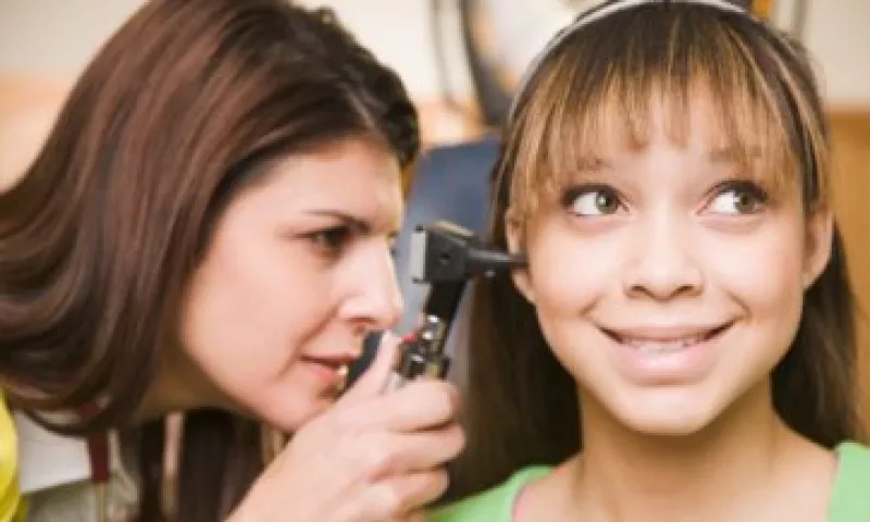 En México una de cada tres personas mayores de 60 años presenta pérdida auditiva. (Foto: Getty Images)