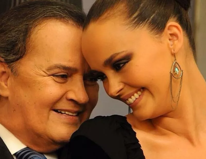 La hija de Rocío Dúrcal recordó en redes sociales una tema que interpretó con padre, Junior, a manera de homenaje después de la muerte de éste.