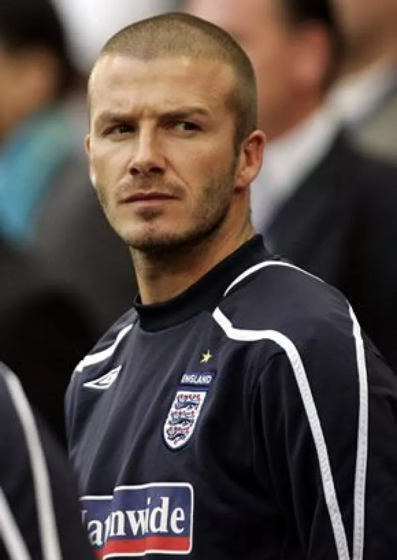 Dos personas que trabajaban para el jugador fueron arrestados por tomar sus cosas personales.