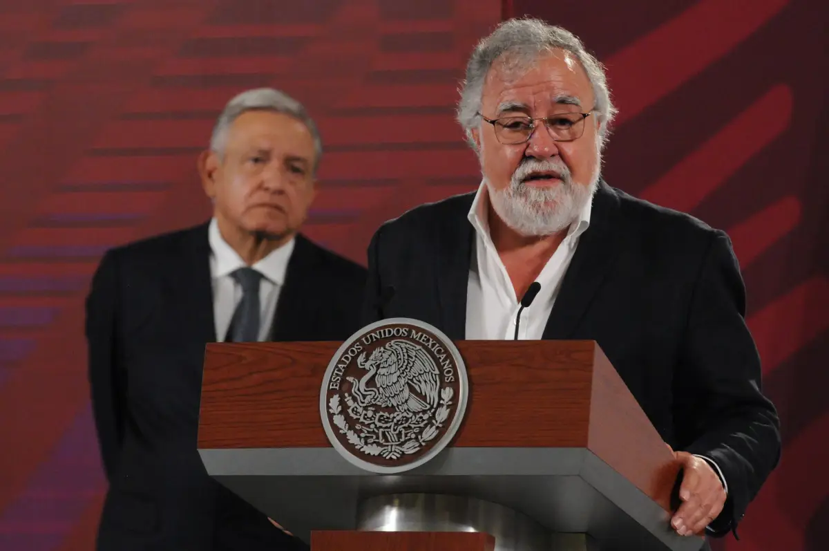 Alejandro Encinas, subsecretario de Gobernación, participa en la conferencia mañanera.