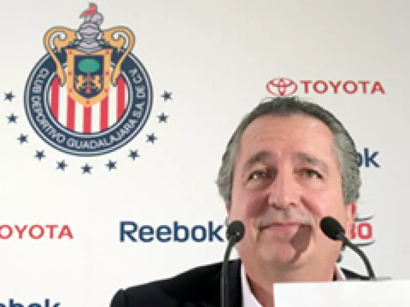 El tapatío Jorge Vergara va ahora tras La gallina de los huevos de oro, que tiene la forma de una tarjeta de prepago. (Foto: Notimex)