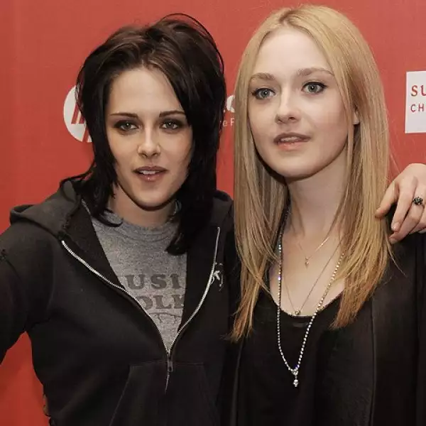 Con Dakota Fanning, con quien compartió créditos en `The Runaways´.