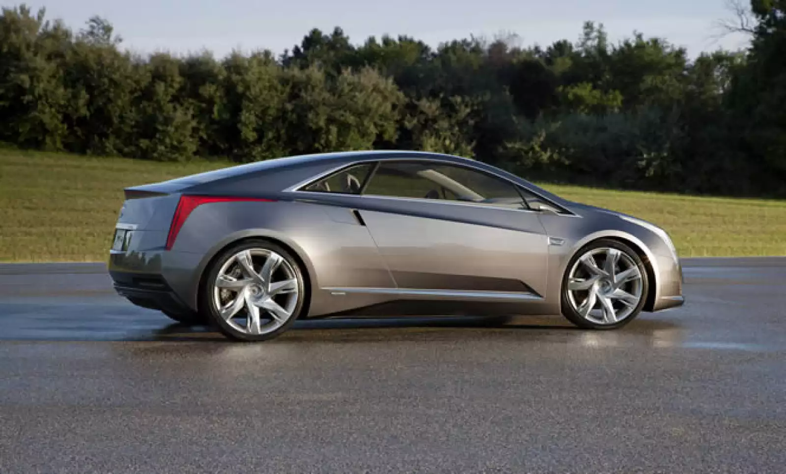 Cuando la energía de la batería está baja, el ELR cambia la forma en que utiliza su motor, lo que le permite la conducción a cientos de kilómetros adicionales.