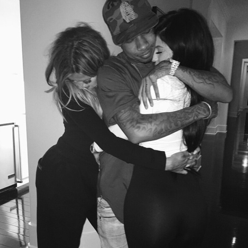 Emotivo abrazo en el descanso de la mudanza de Kylie