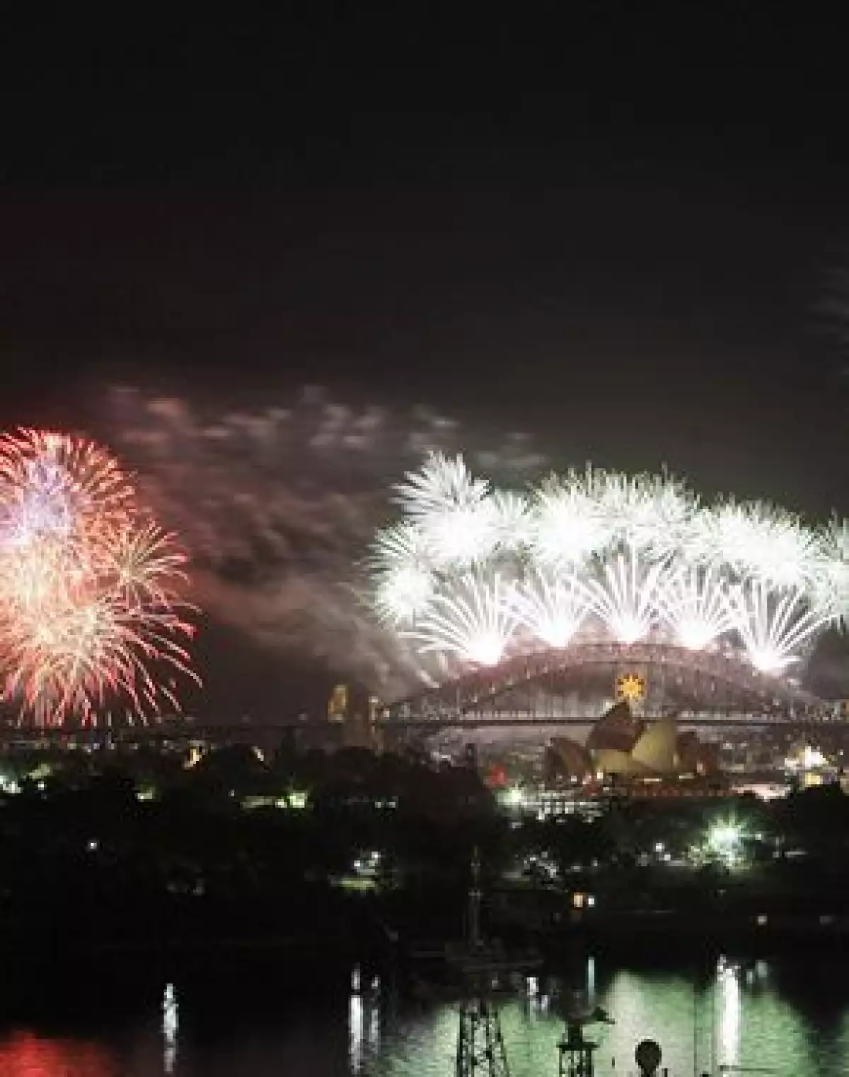 Más de un millón de personas se reunieron en el puerto de Sydney en una espectacular fiesta.