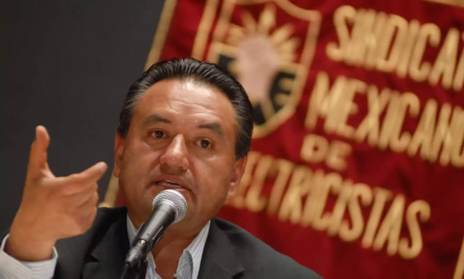 El martes en conferencia de prensa, Martín Esparza insistió que hará valer su presunto triunfo como dirigente del Sindicato Mexicano de Electricistas y adelantó la posible realización de marchas y plantones.