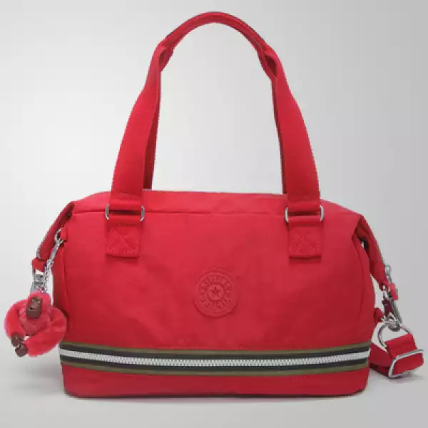 Este estilo en color rojo también puede funcionar para complementar tu ‘outfit’.