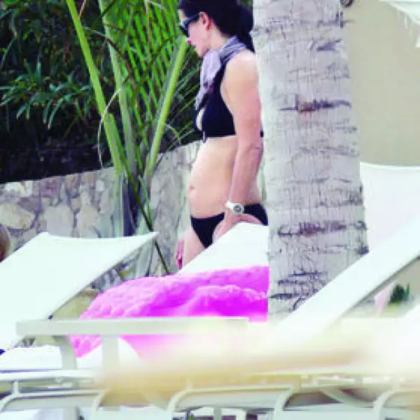 Courteney Cox, y esa pancita?