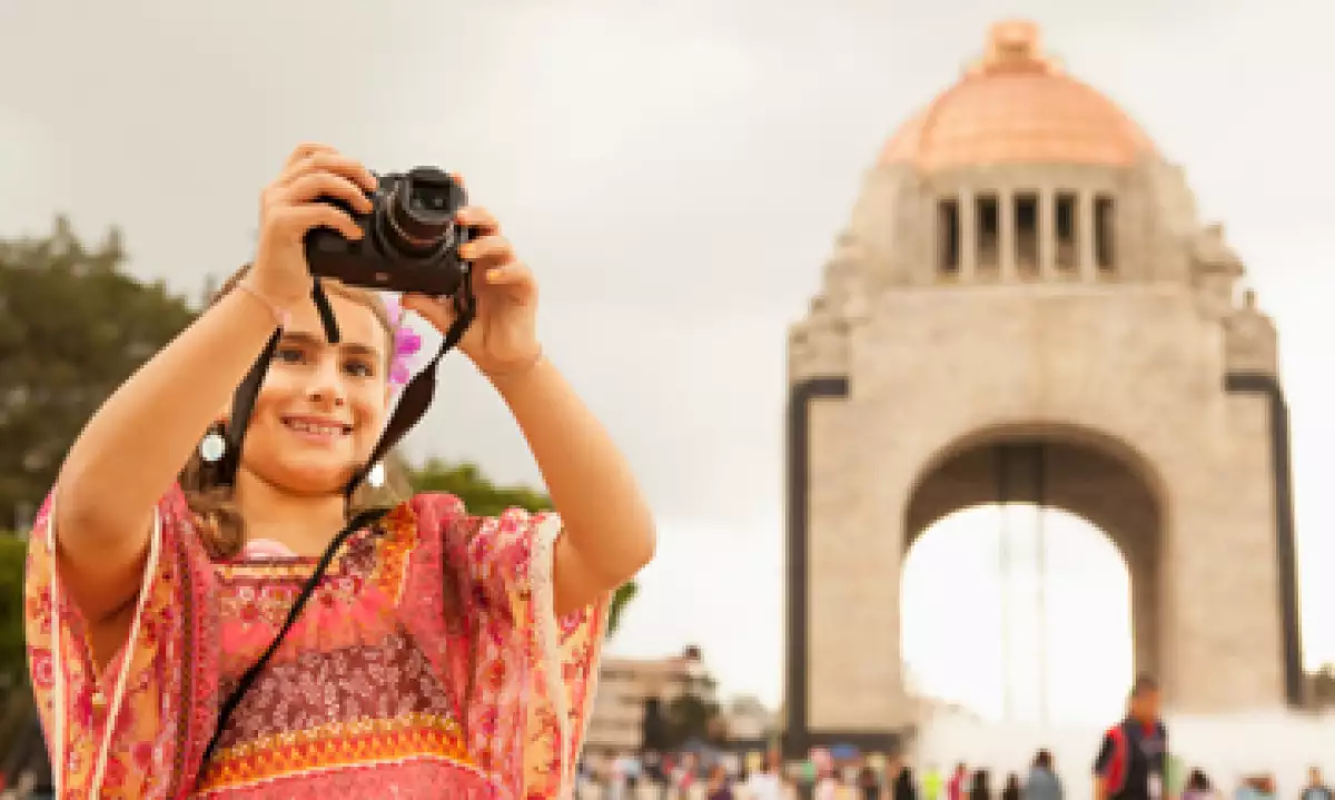 De los mexicanos que salen de vacaciones, el 72% usa su sueldo para pagar su viaje. (Foto: iStock by Getty Images.)