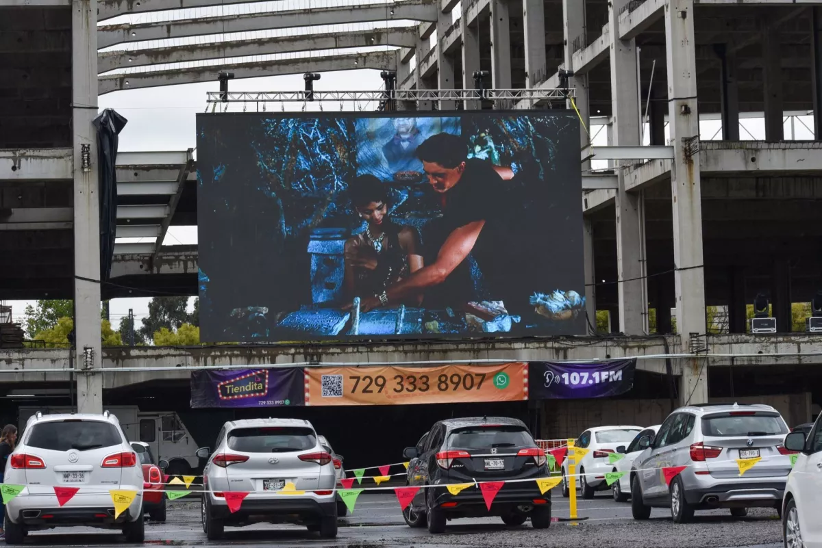 En tiempos de COVID-19 surge una nueva forma de diversión en el Valle de Toluca, Fun Autocinema ofrece funciones los fines de semana para que las familias puedan divertirse de forma segura.