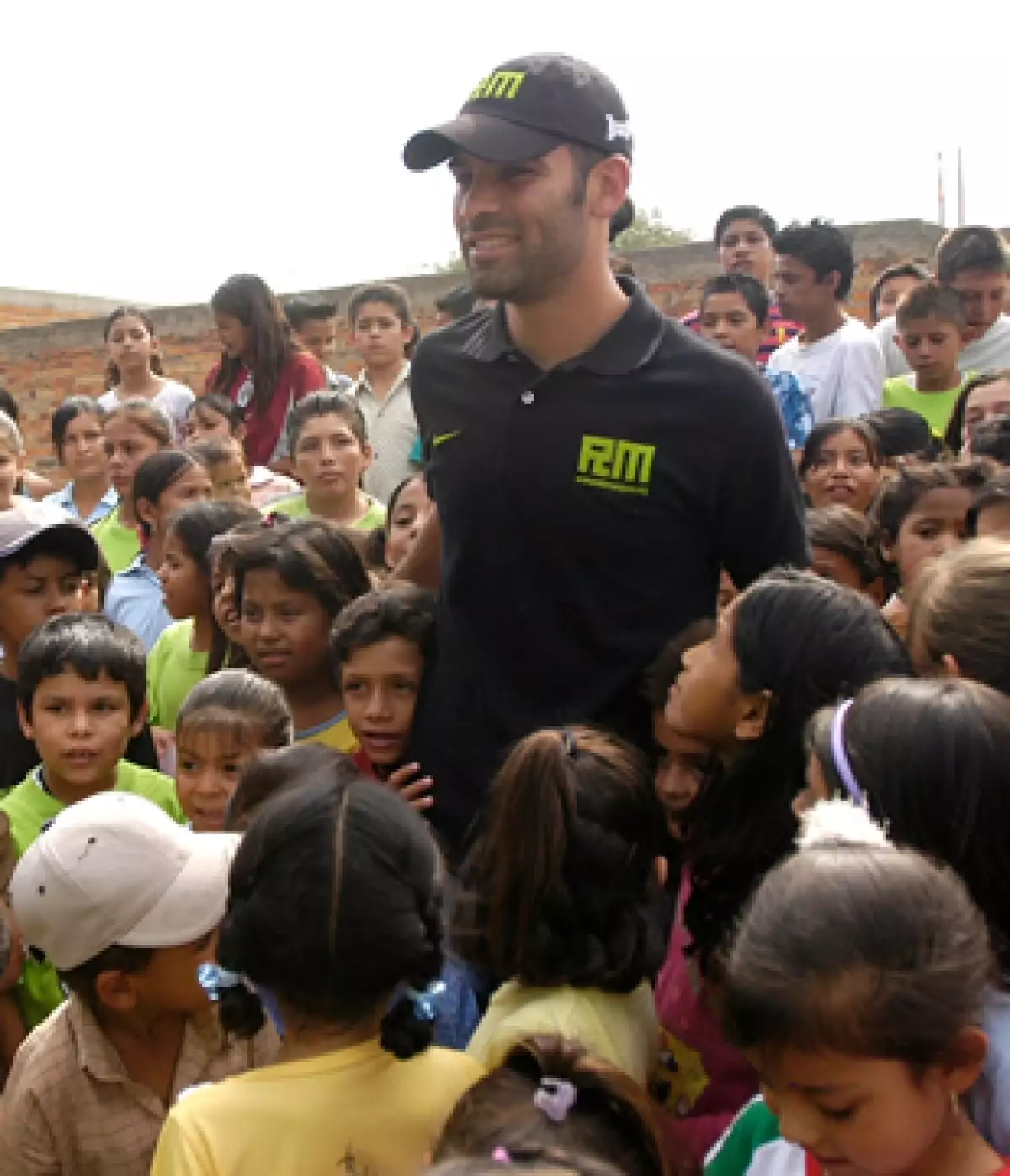 Rafa Márquez y niños