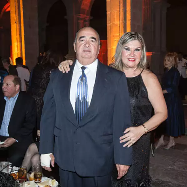 Roberto González,Tita González