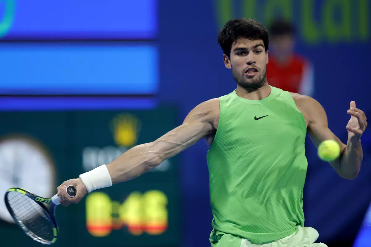 El invicto Alcaraz apunta al triplete en Indian Wells ante Sinner y Djokovic
