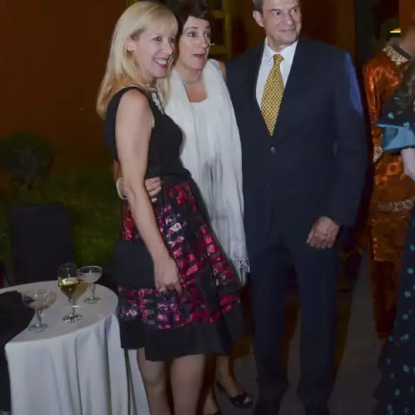 Silvia Cochren, Laura Elena y Jorge Canales