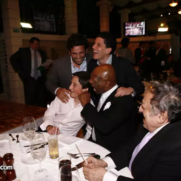 Abel Gómez, Juan José Gómez, Andrés Gómez, Mike Tyson y José Sulaimán
