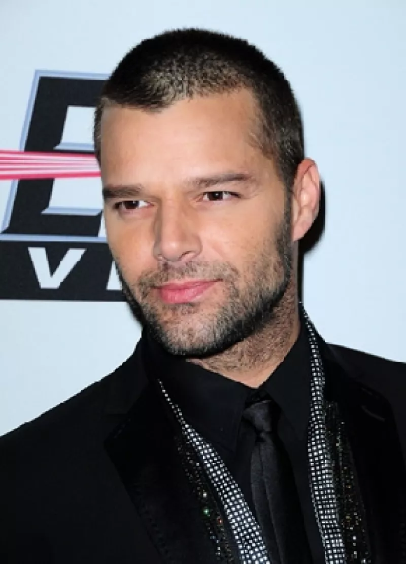 Desde que el cantante aceptó ser gay no había escrito en su página, ahora a un día de su declaración, comentó que se siente más fuerte que nunca.