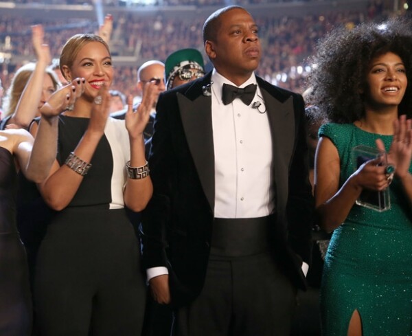 Hasta la filtración del video, la relación entre Jay Z y su cuñada Solange parecía ser muy buena pues en varias ocasiones se les vio juntos en eventos acompañando a Beyoncé, tal como sucedió en los premios Grammy de 2013.