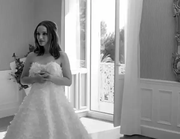 Natalie Portman usa un vestido Dior Couture.