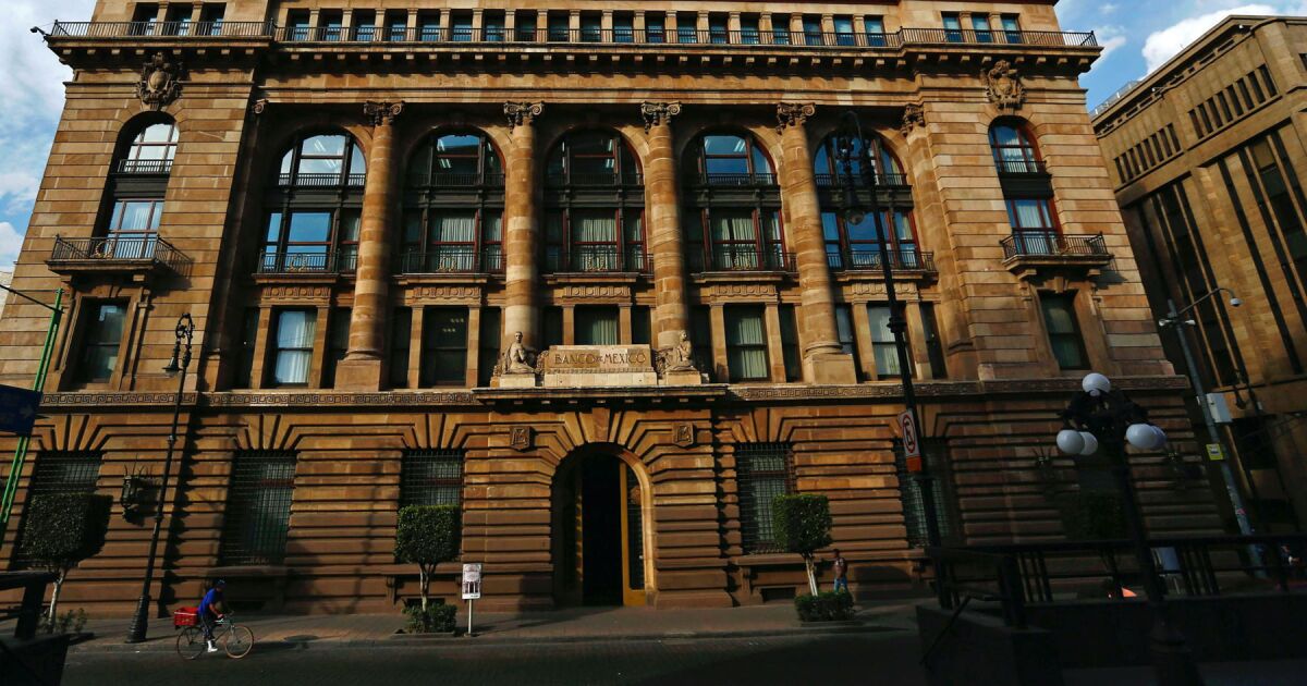 Banxico ilk faiz oranını %11'e düşürdü