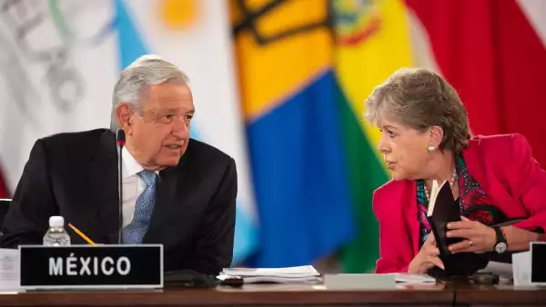 Andrés Manuel López Obrador, presidente de México, y Alicia Bárcena, secretaria ejecutiva de la CEPAL, durante la VI Cumbre de de la Comunidad de Estados Latinoamericanos y Caribeños (CELAC), llevada a cabo en Palacio Nacional.