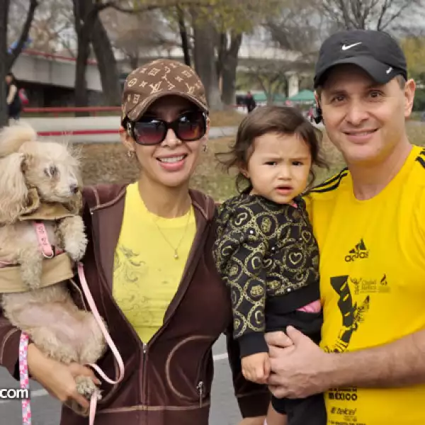 Mía,Anaiz Rodríguez,Victoria Velez y Luis Velez