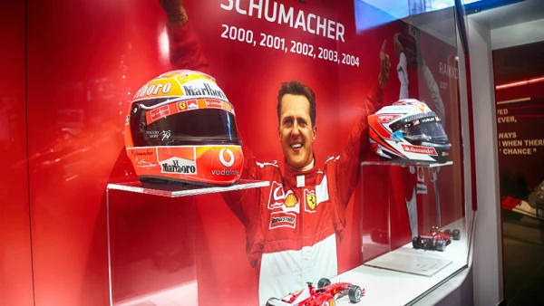 Michael 50 Cascos.jpg