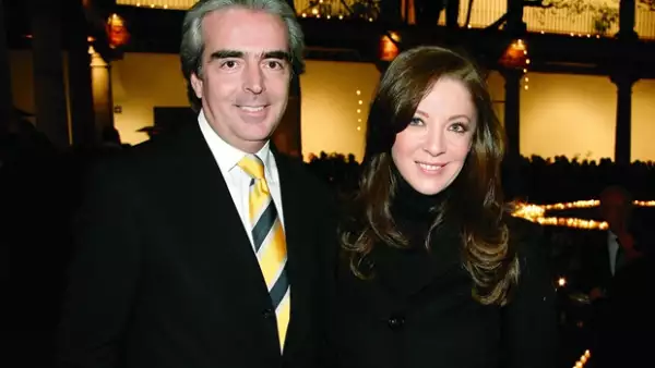 Ella tiene una hija con el político Santiago Creel; él es economista y viudo desde el año pasado, también tiene una hija. Comenzaron su relación a finales de 2009.