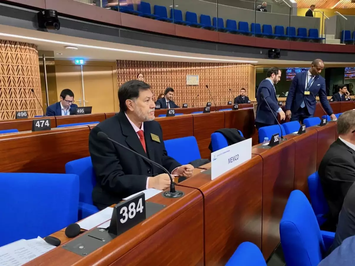 Gerardo-Fernández-Noroña-senador-viaje-extranjero