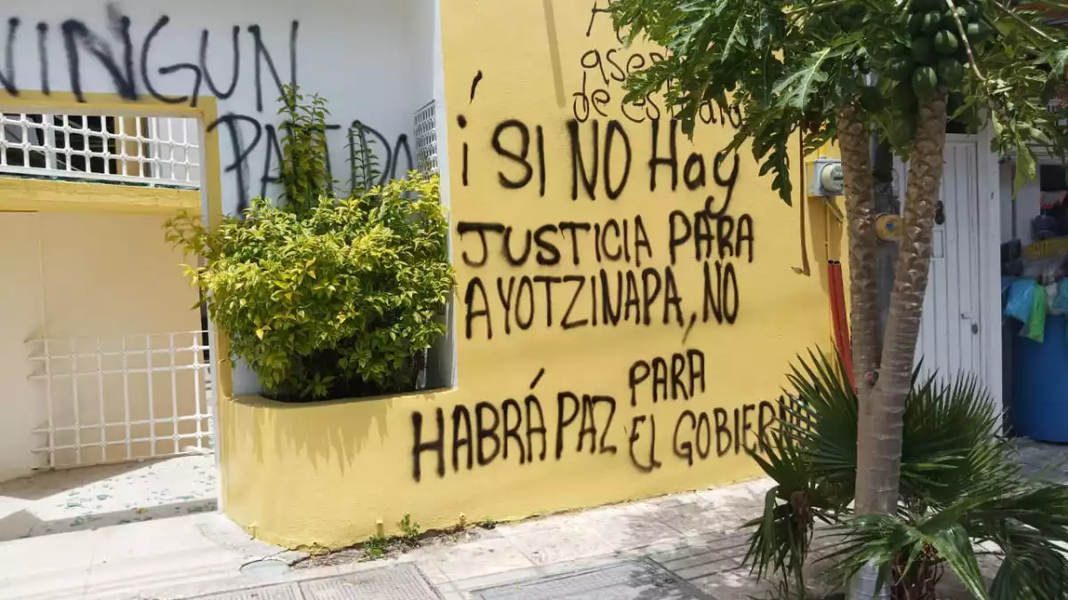 Presuntos normalistas realizaron destrozos en Chilpancingo