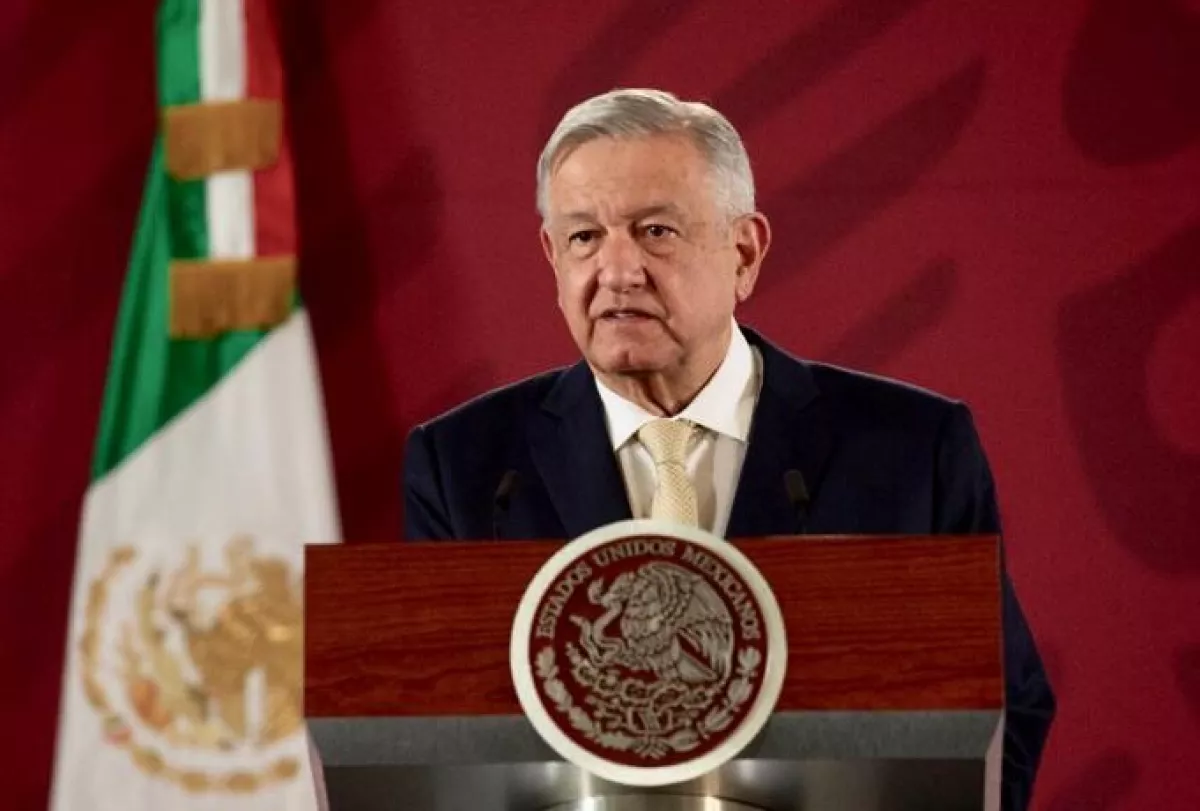 AMLO Abril Pérez.jpg