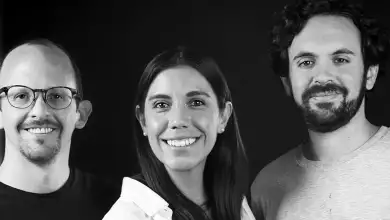 Retrato en grupo de Fátima Álvarez, Antonio Nuño y Enrique Rodríguez
