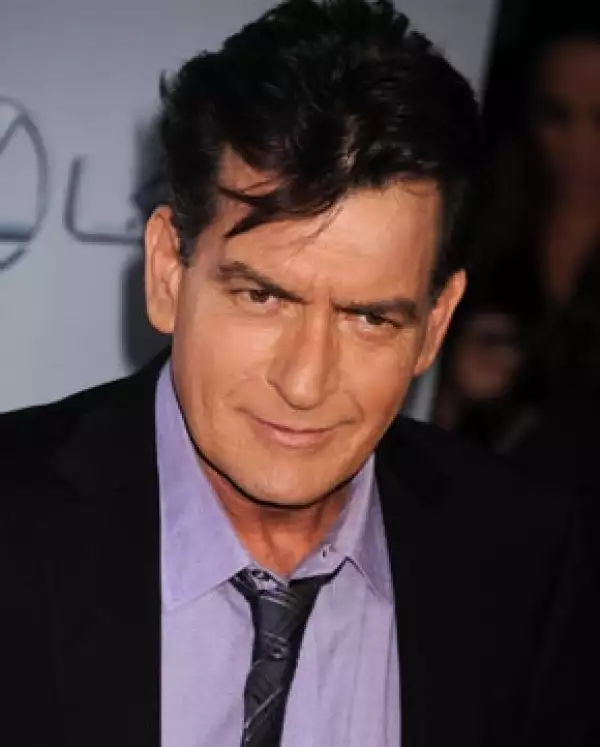 Charlie tiene dos hijas con Denise y dos con Brooke.