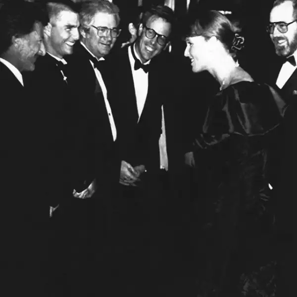 La Duquesa de York, Sarah Ferguson, con Tom Cruise y Dustin Hoffman.