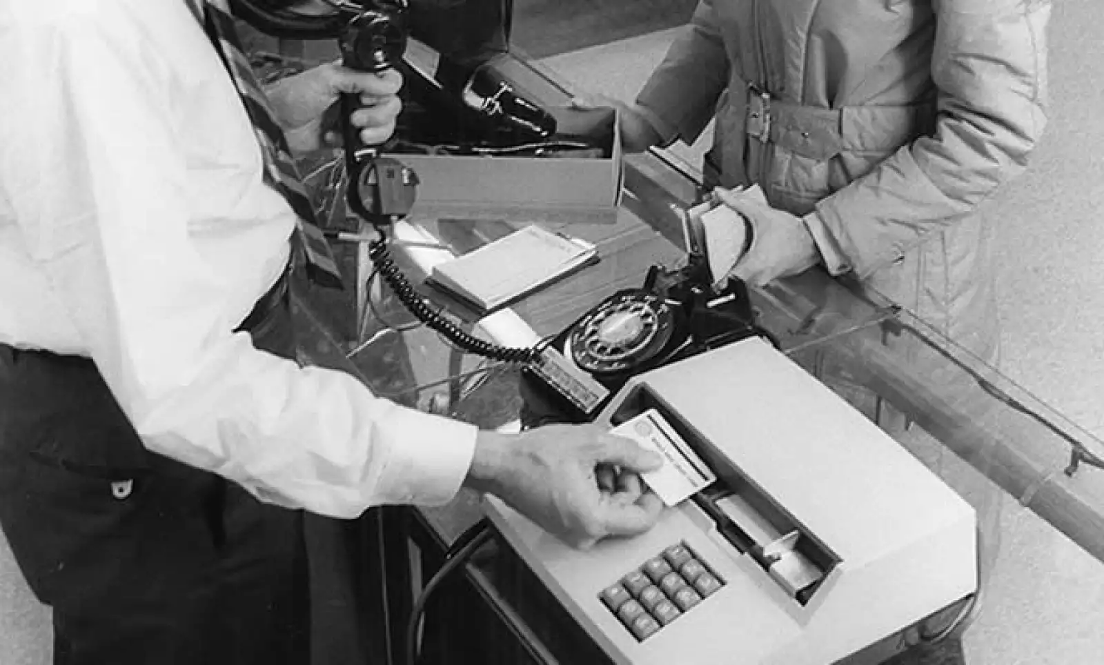 Los laboratorios de IBM desarrollaron las tiras magnéticas de las tarjetas de crédito.