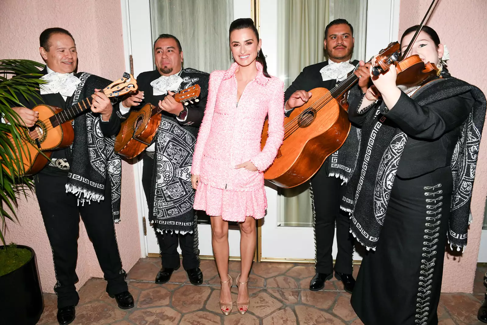 06_Penelope_CRUZ_CHANEL_Charles_FINCH_PreOscarsDinner_2020_2_LD.jpg