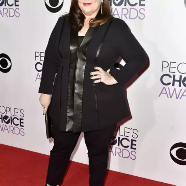 Otra celeb que eligió el negro esta noche fue la comediante.