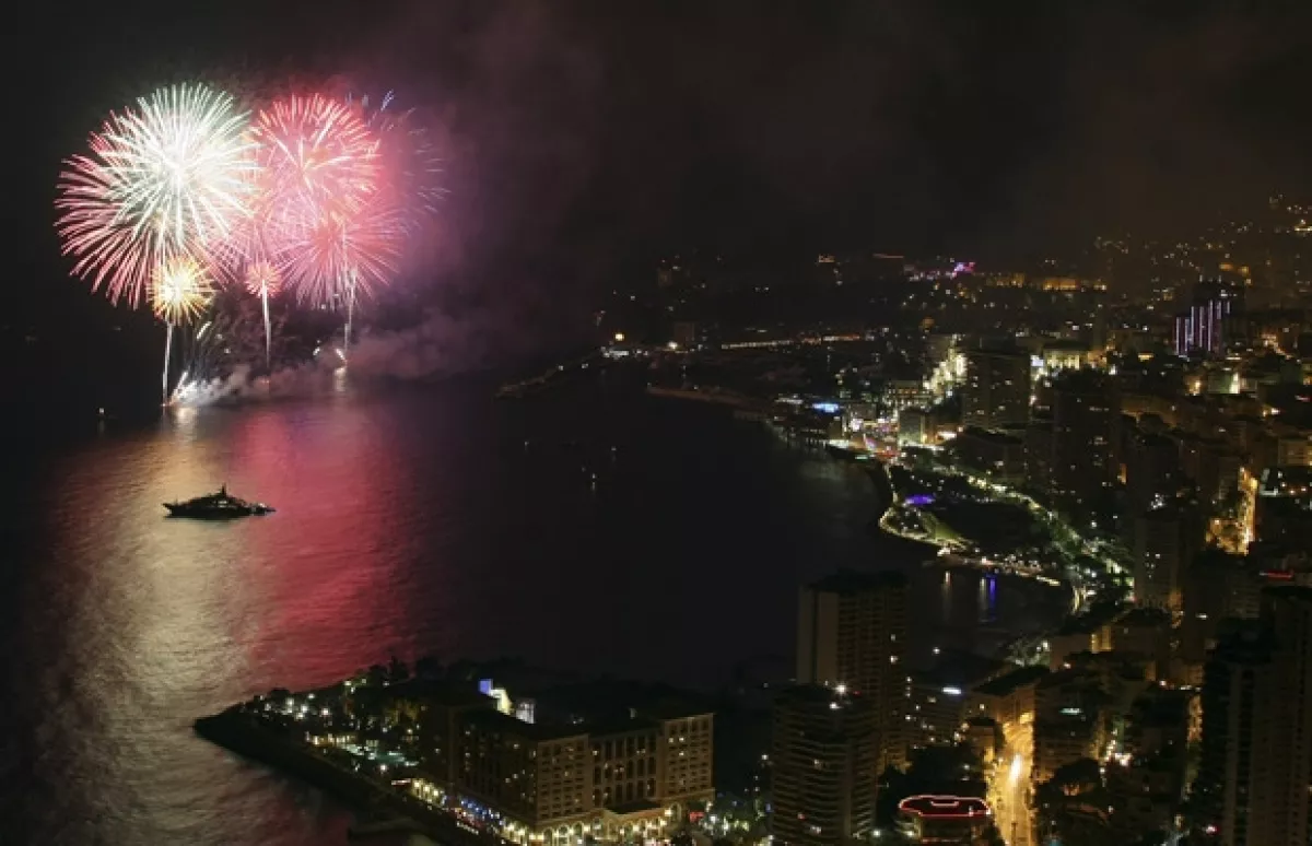 La celebración concluyó con un espectáculo de fuegos artificiales.