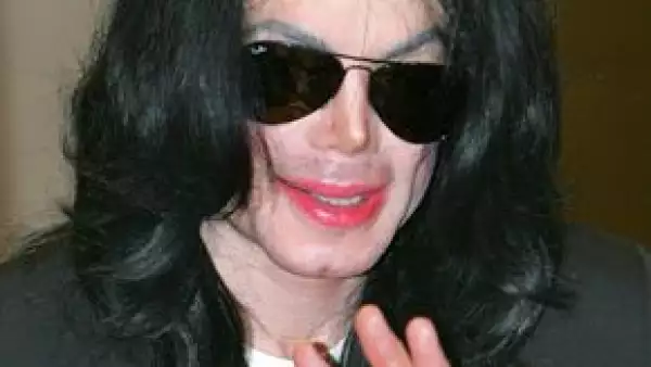 La publicación da detalles de primera mano en la voz del cantante sobre sus excesos y sus obsesiones.