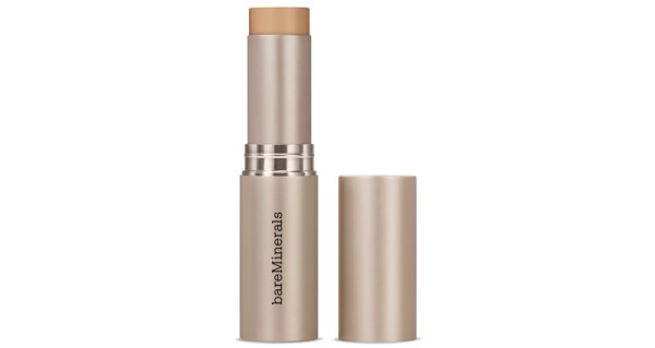 hailey-bieber-secretos-belleza-bareminerals-maquillaje-rutina-piel-skincare-2.jpg