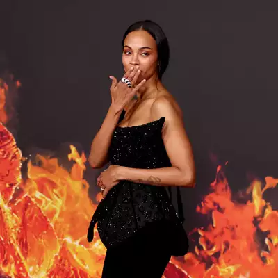 Foto de Zoe Saldana lanzando un beso a la cámara