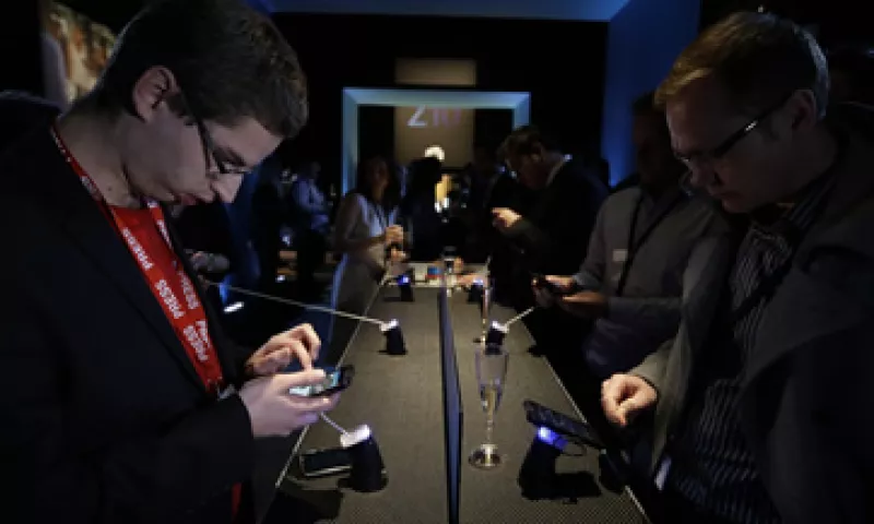 Expertos estiman que para 2017, el 66% del tráfico de los smartphones y las tablets será a través de Wi-Fi. (Foto: AP)