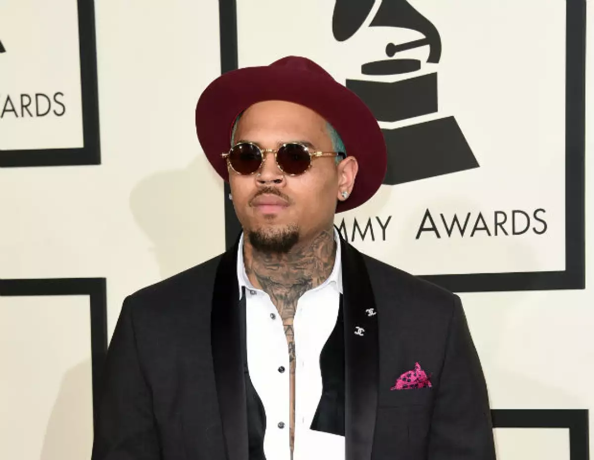 Al rapero le fue revocado el permiso para presentarse en diciembre en ese país, debido a la golpiza que le dio Rihanna en 2009.