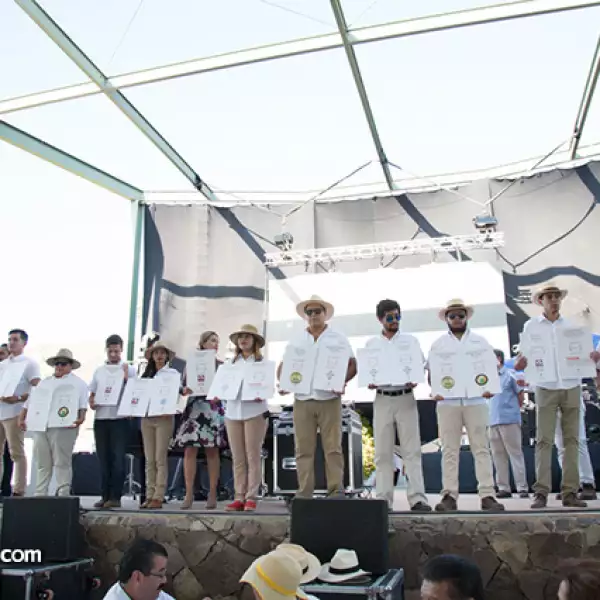 Entrega de reconocimientos a L. A. Cetto