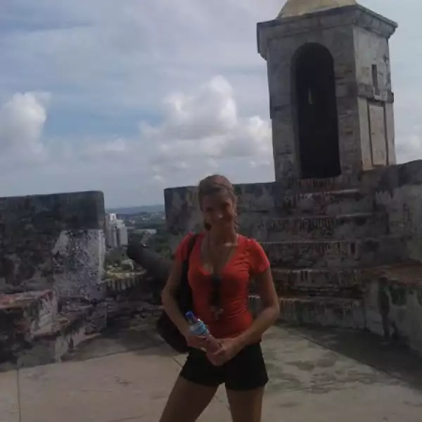 Tiene 24 años y estudió Administración de Empresas en la Anáhuac.