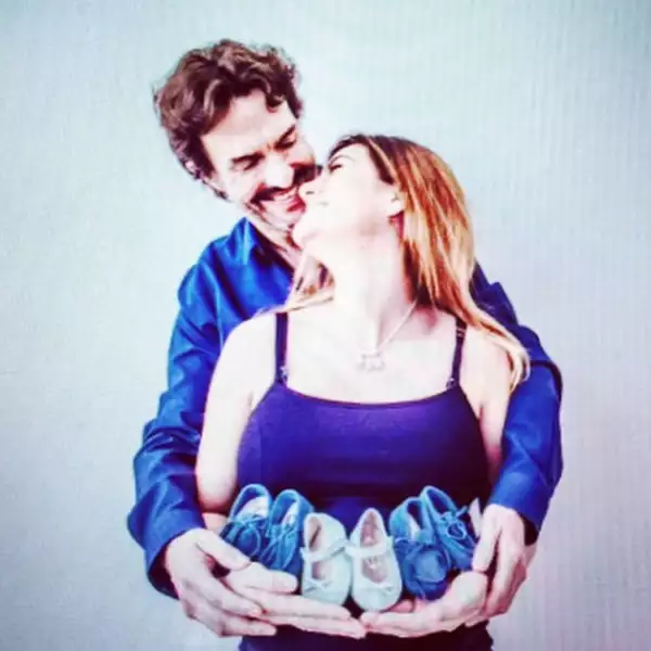 `Son la mejor aventura´, escribió la futura mamá junto a esta tierna foto con su esposo.