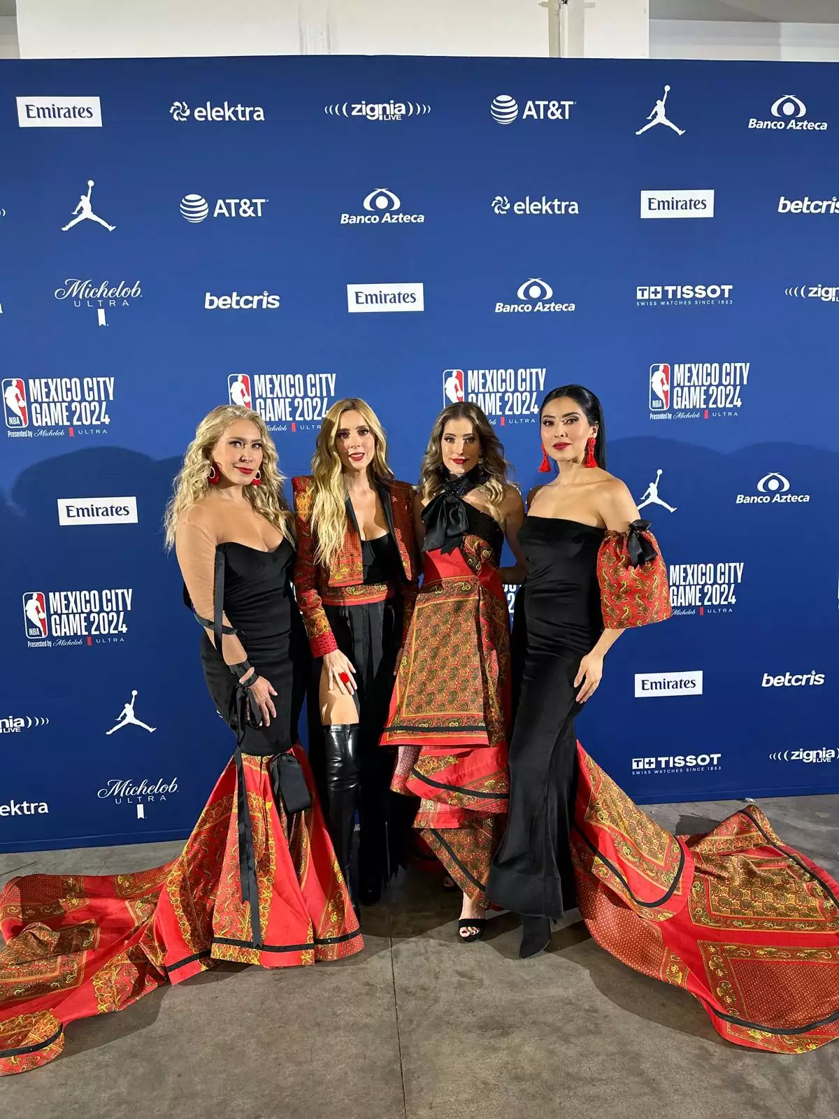 Las Reinas de Corazones en la apertura de la NBA