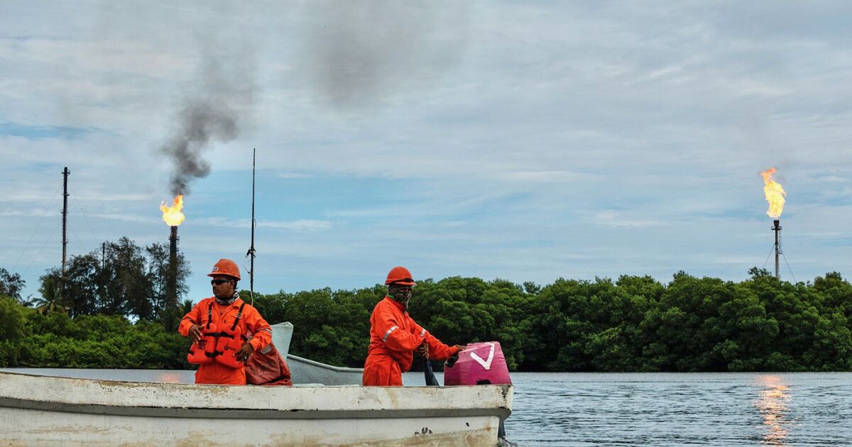 İki ağız rafinerisi, Cadereyta ve Tula Drive istihdamını, ancak Pemex daha fazlasını kaybediyor