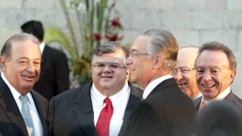 Carlos Slim, presidente del Grupo Carso; Agustín Carstens, secretario de Economía; Ricardo Salinas Pliego, presidente del Grupo Salinas, y Guillermo Ortiz Martínez, gobernador del Banco de México.
