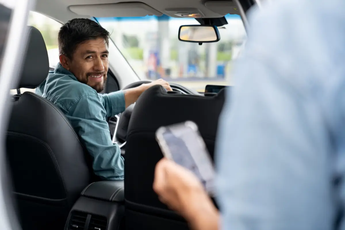 Turistas ya pueden agendar viajes por Uber en el Aeropuerto de Cancún